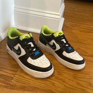 Big Kids Nike Air Force Size 6 EUC!!